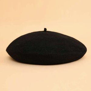 NWT Black Solid Beret